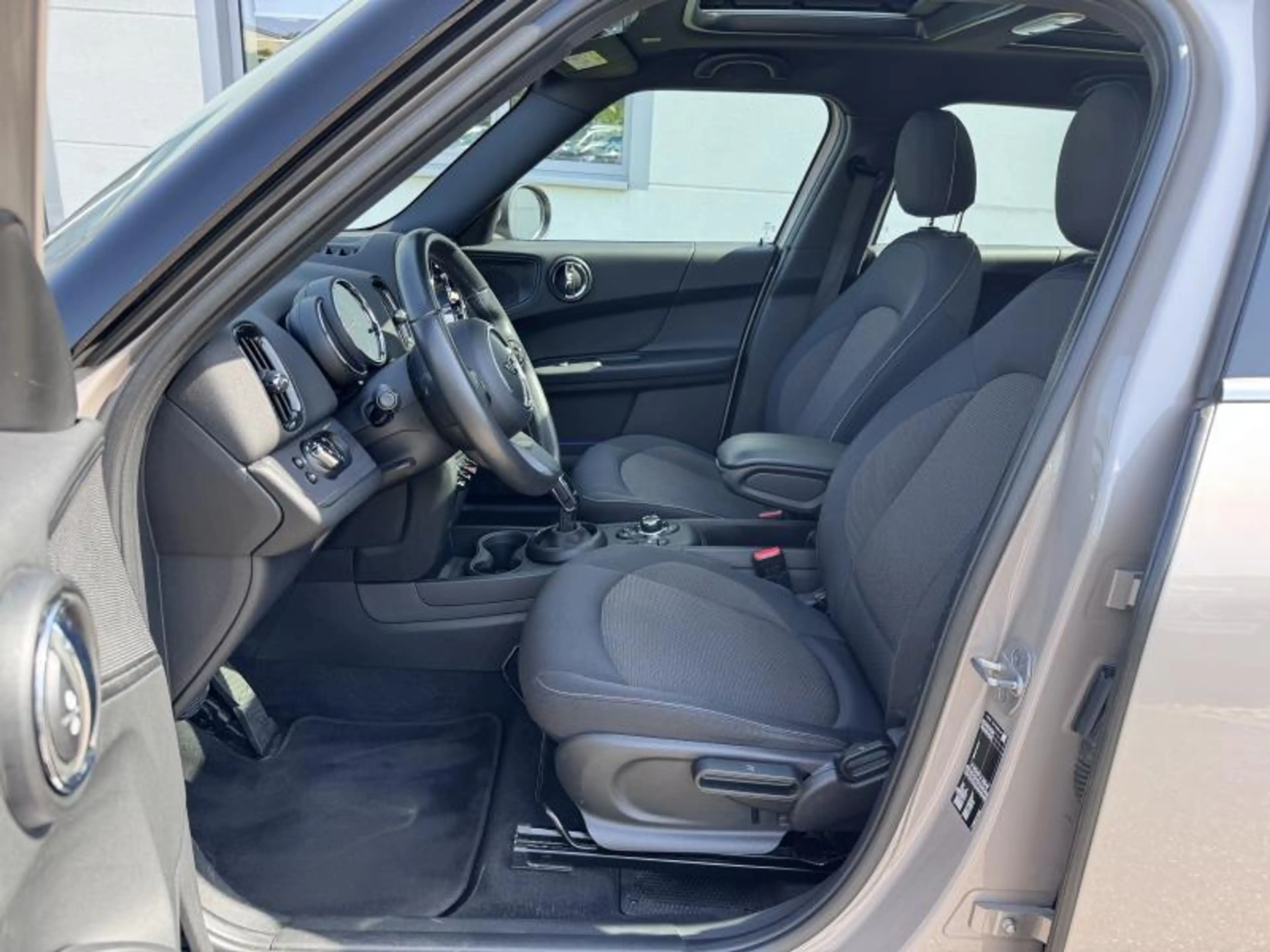 MINI One D Countryman Boite Auto Acc. Comf. Toit Pano — photo 8