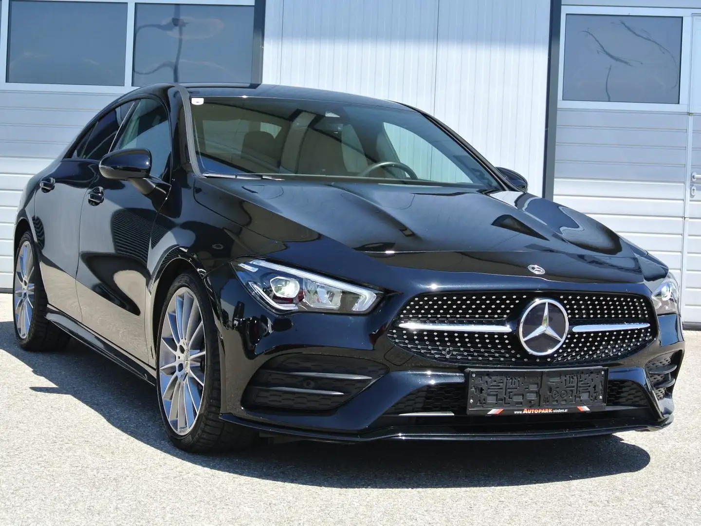 Mercedes-Benz CLA 200 Aut.  ** AMG-Line ** Night-Paket ** LEDER * LED* Schwarz - 1