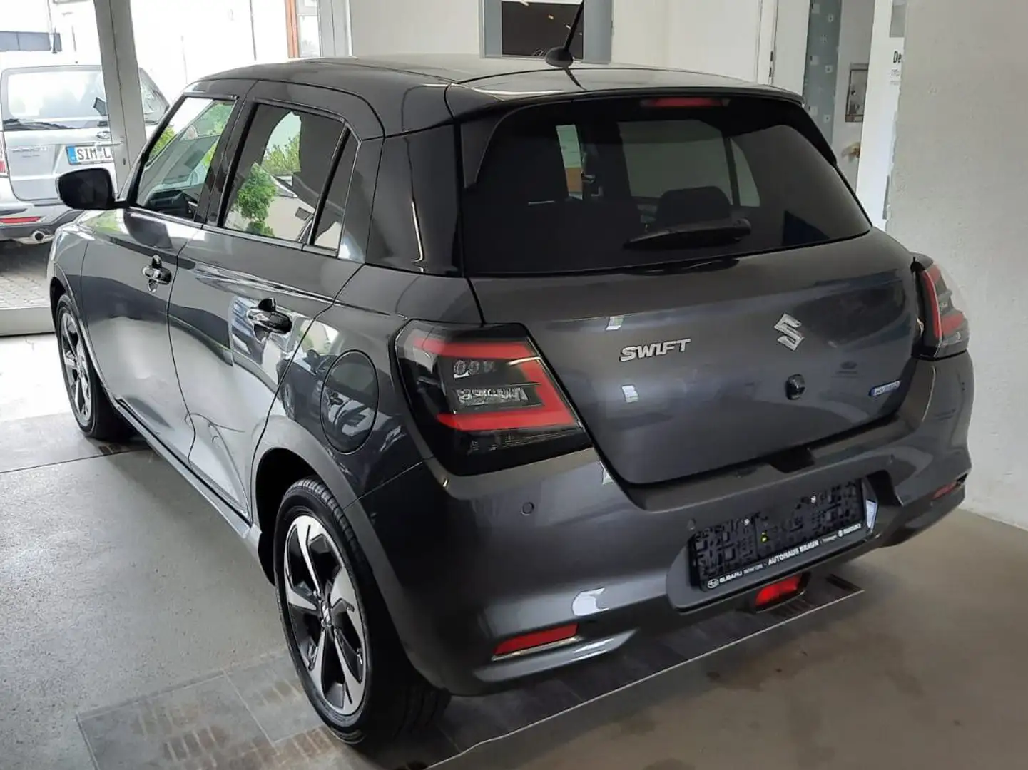 Suzuki Swift 1.2 Hybrid MT Comfort+ Grijs - 2