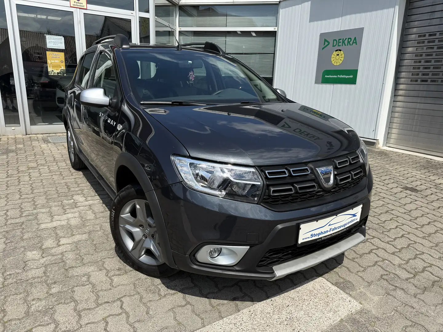 Dacia Sandero Stepway 5trg. LPG-Gasanlage/Klima/ABS/ESP/PDC/Met. Grau - 1