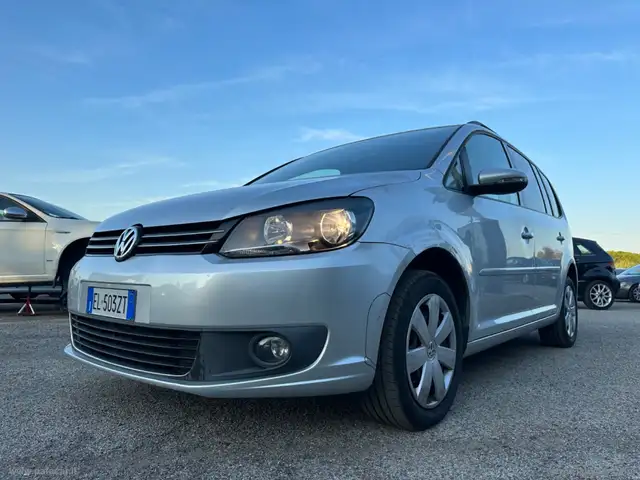 Volkswagen Touran view 4