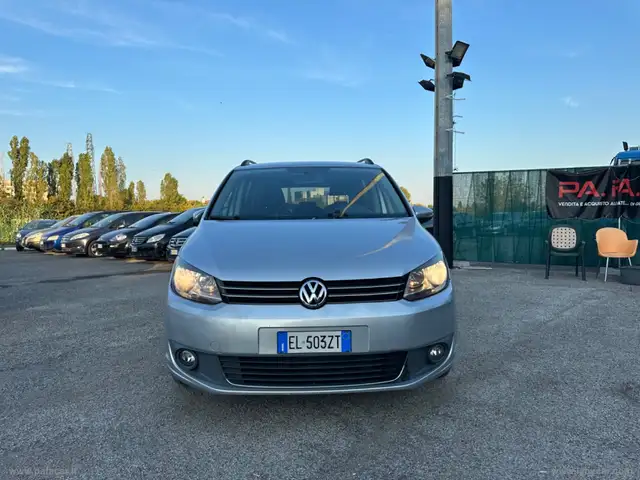 Volkswagen Touran view 2