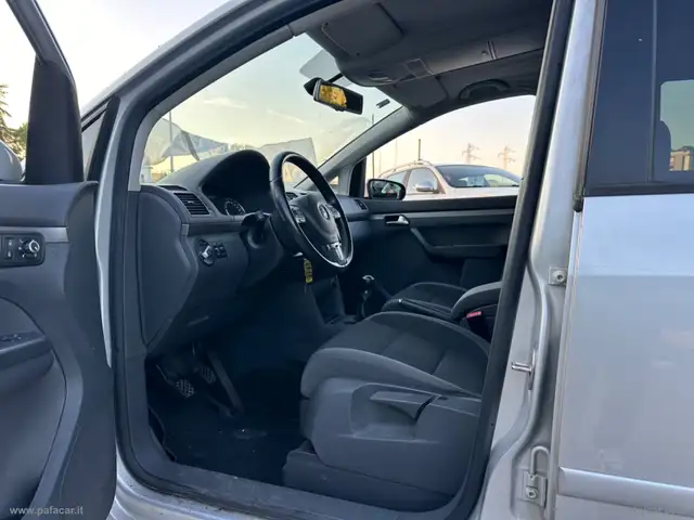 Volkswagen Touran view 6