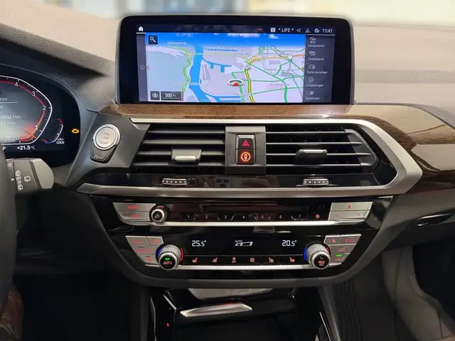 BMW X3 view 5