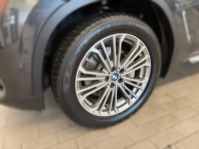 BMW X3 view 3