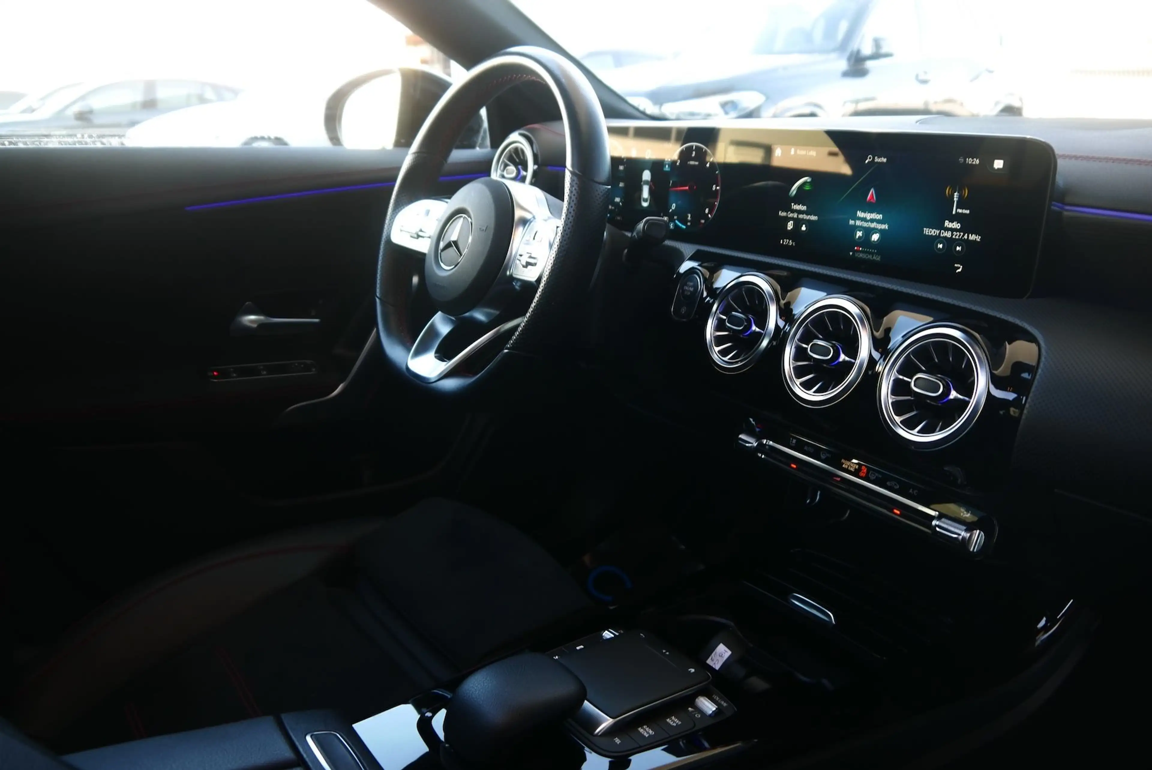 Mercedes-Benz CLA 220 d AMG Line Aut. *Panorama-Widescreen* — photo 14