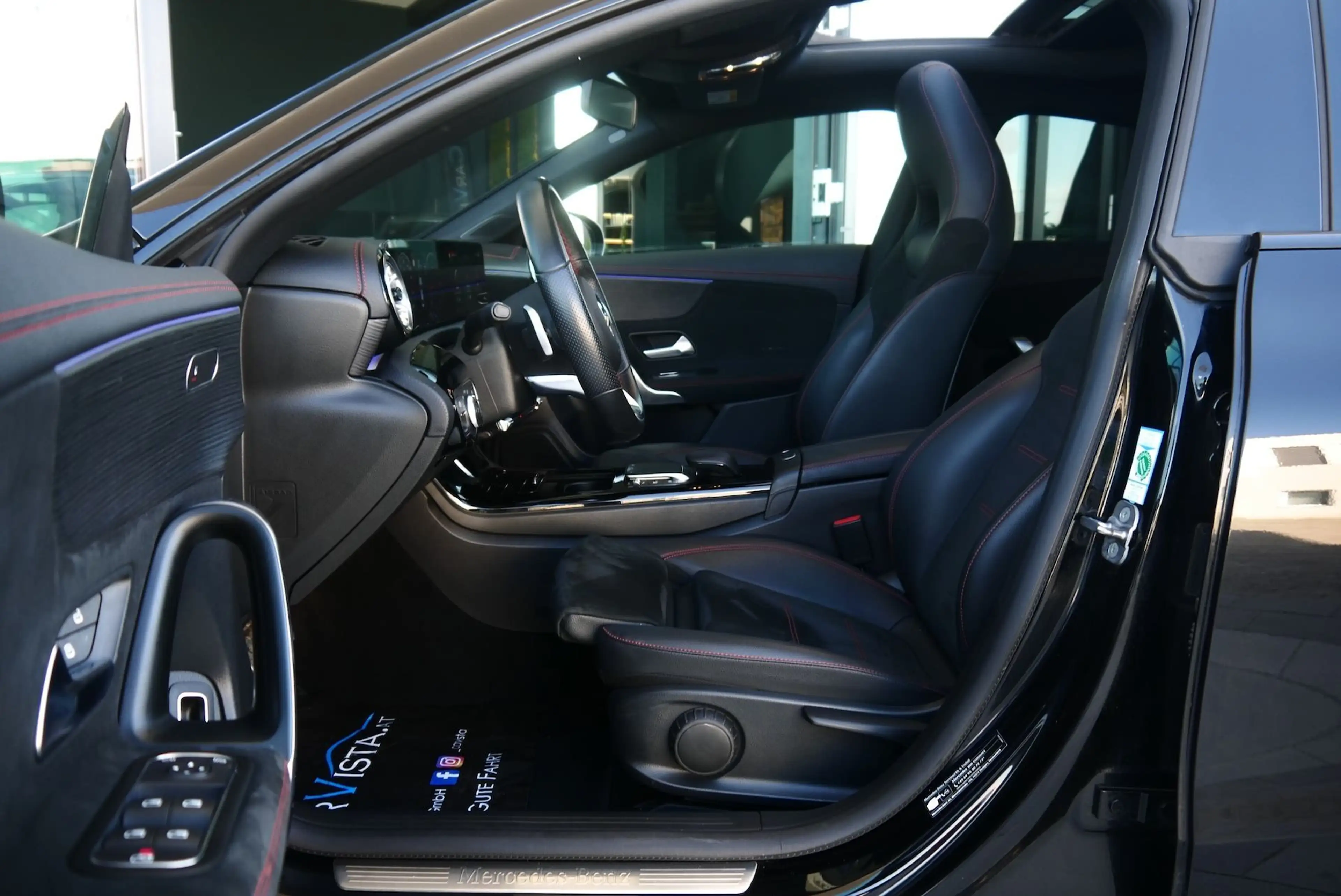 Mercedes-Benz CLA 220 d AMG Line Aut. *Panorama-Widescreen* — photo 13