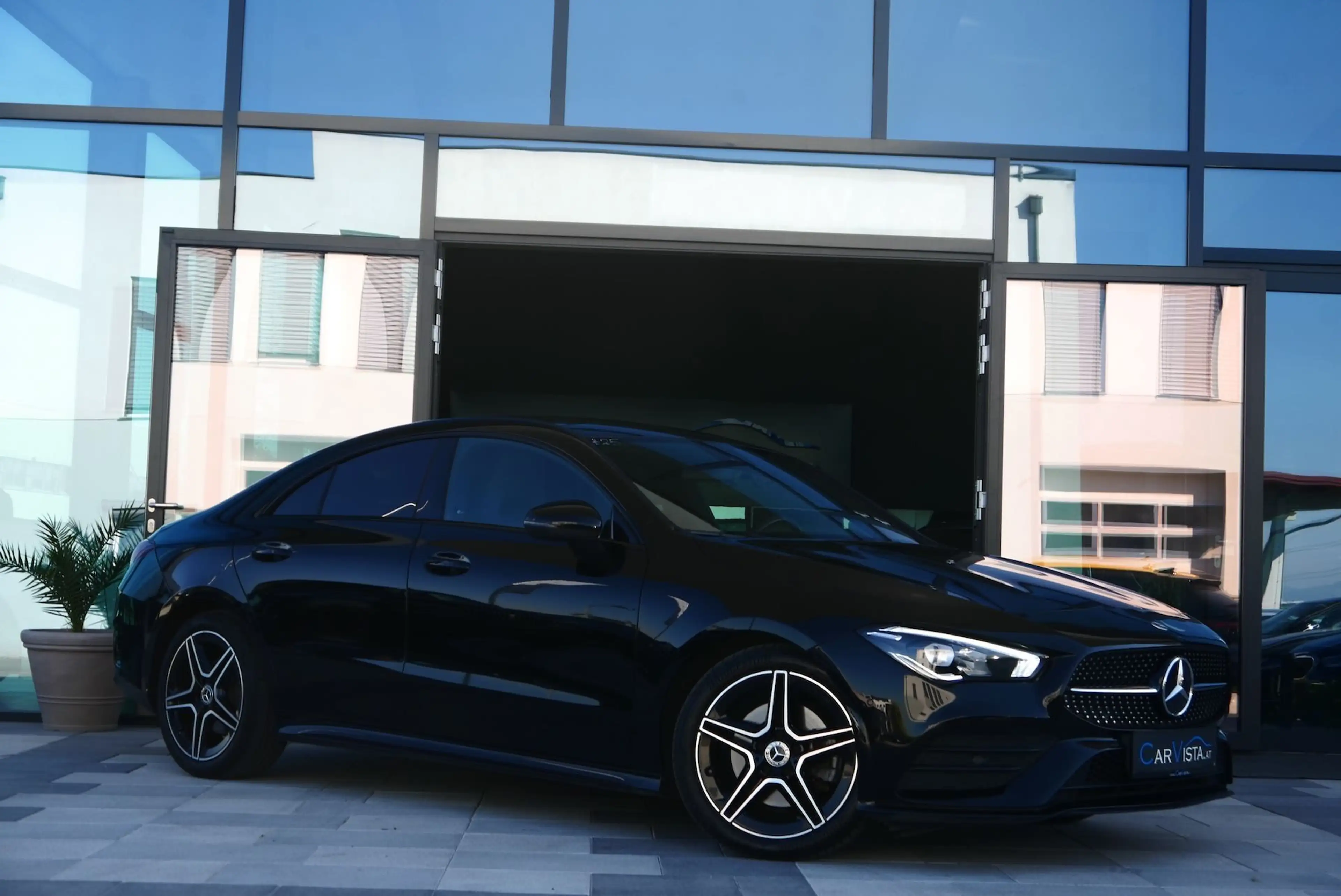 Mercedes-Benz CLA 220 d AMG Line Aut. *Panorama-Widescreen* — photo 4