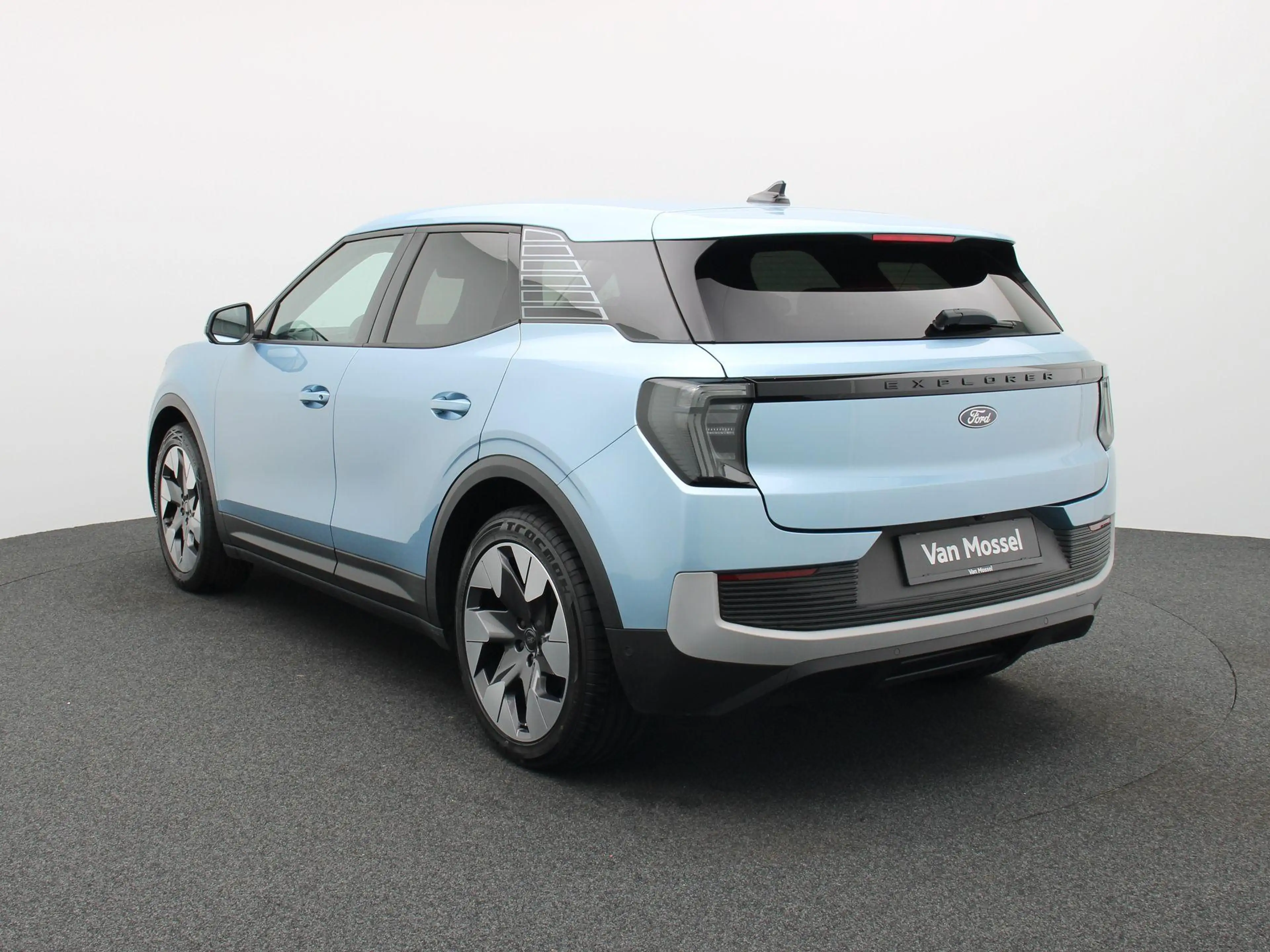Ford Explorer Premium Extended Range RWD 77 kWh — photo 3
