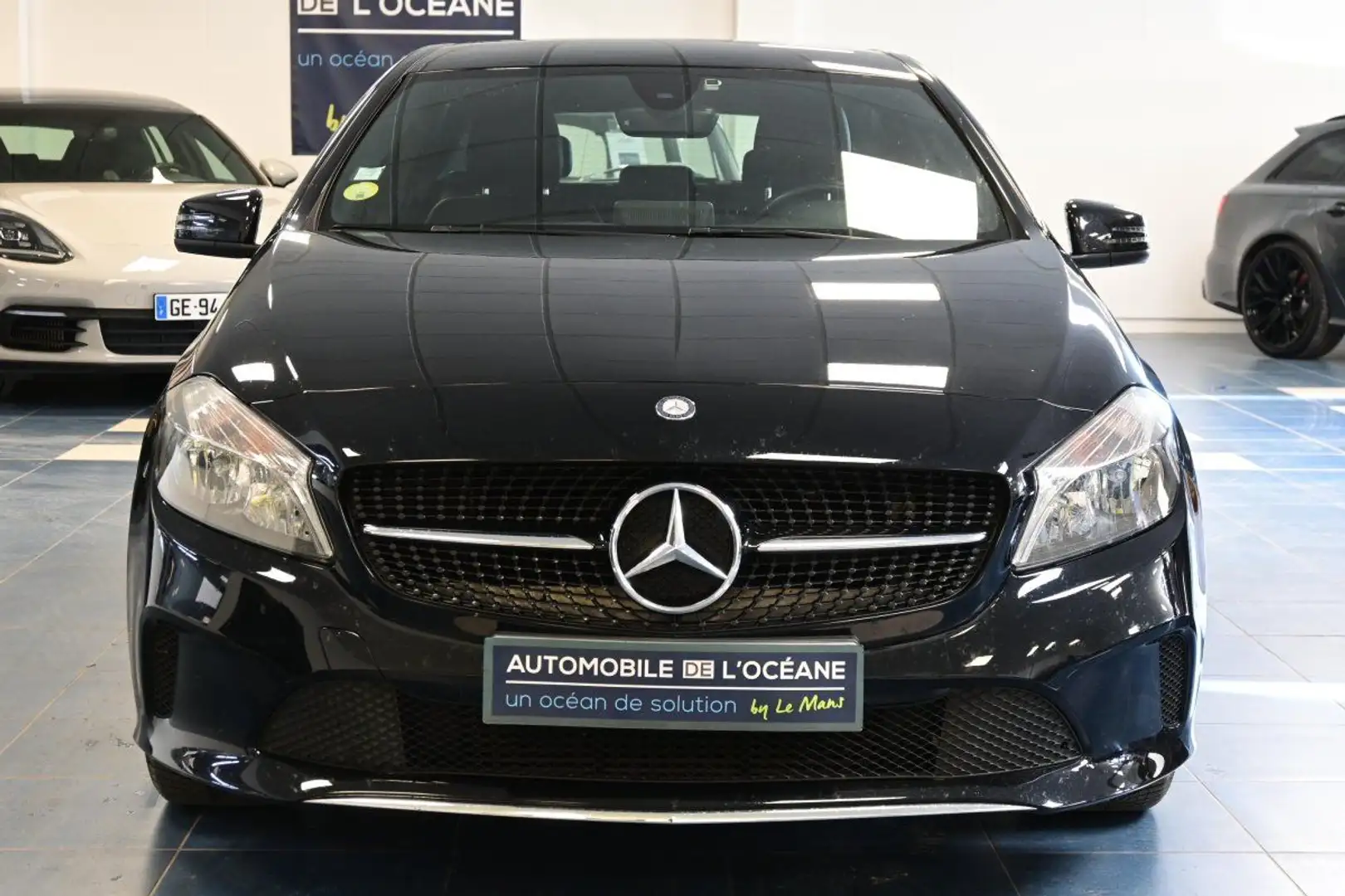 Mercedes-Benz A 200 200 d 7G-DCT Inspiration / Historique Complet Merc Negro - 2