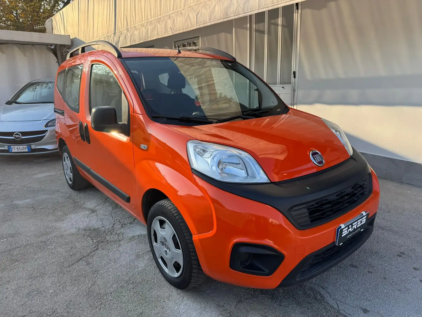Fiat Qubo Qubo 2017 1.4 8v natural power Lounge 70cv Portocaliu - 1