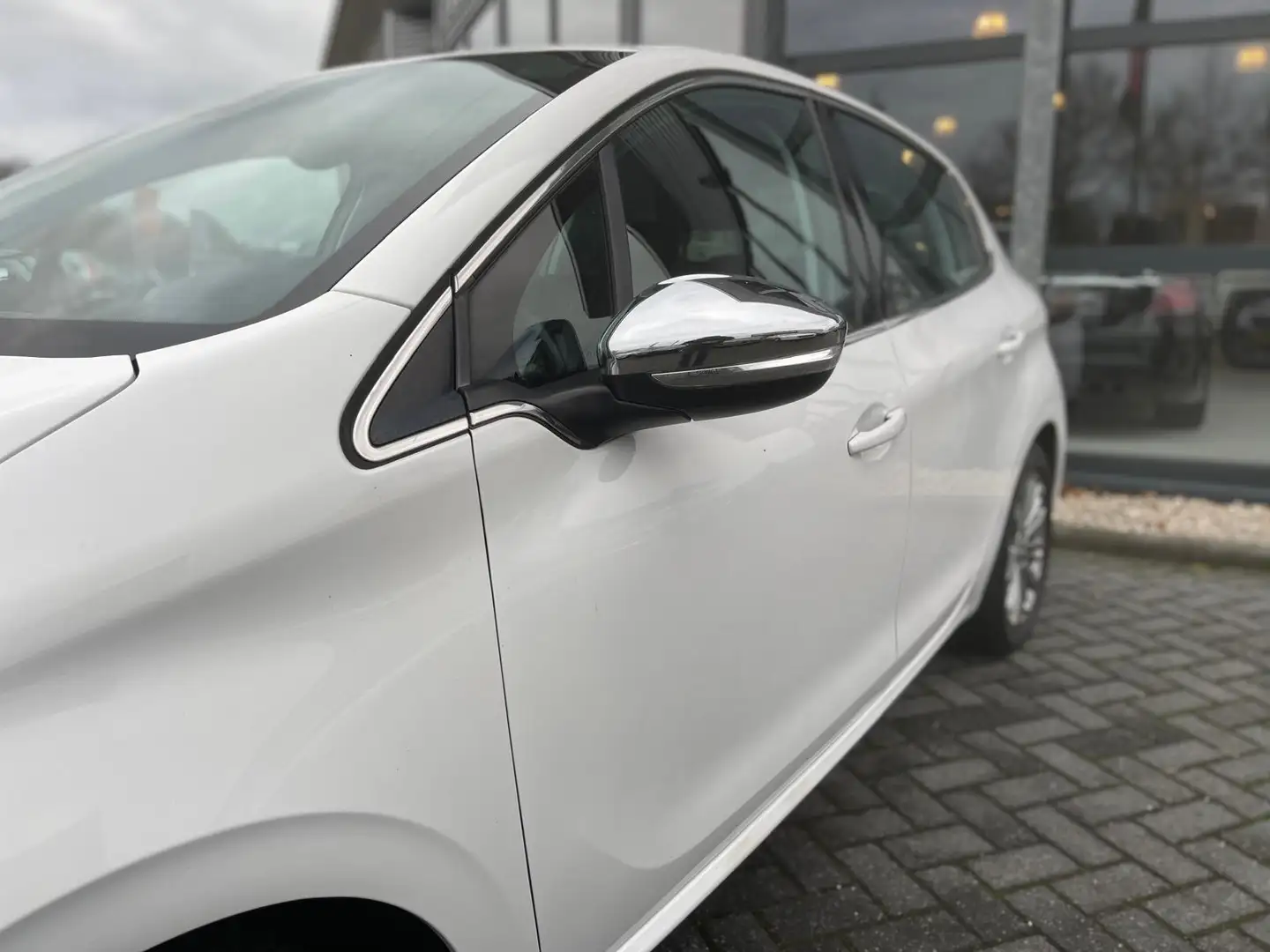 Peugeot 208 1.2 PureTech Allure | Navi | Cruise | Climate | Ai Wit - 2