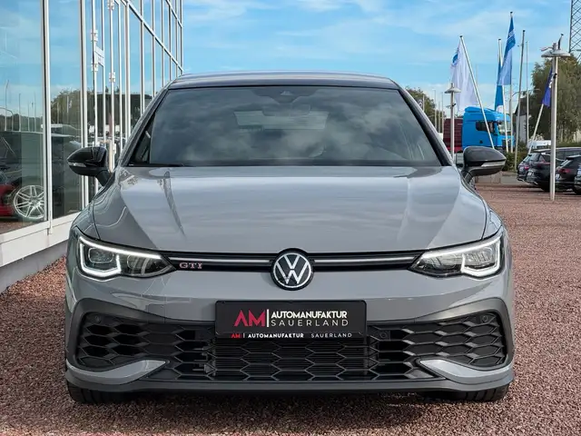 Volkswagen Golf view 2