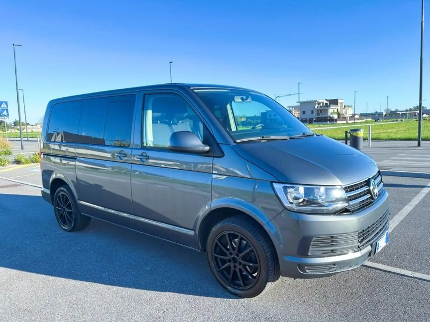 Volkswagen T6 Caravelle DSG 150 CV Grigio - 1