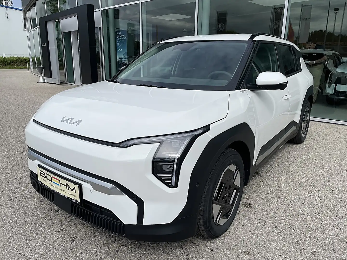 Kia EV3 81,4kWh  Earth plus - Ausstattung Weiß - 1