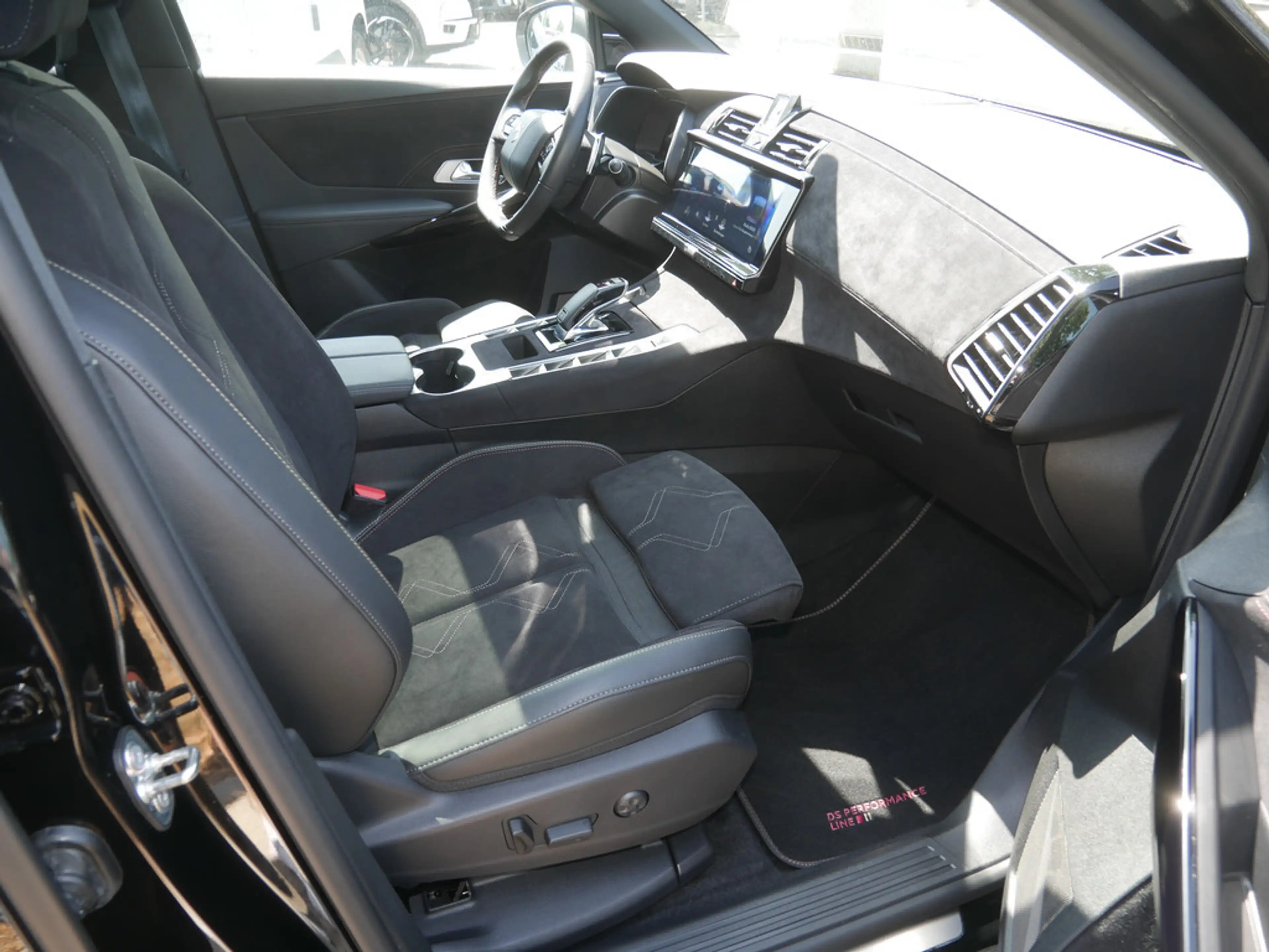DS Automobiles DS 7 Crossback Performance Line+ BlueHDi 130 — photo 3