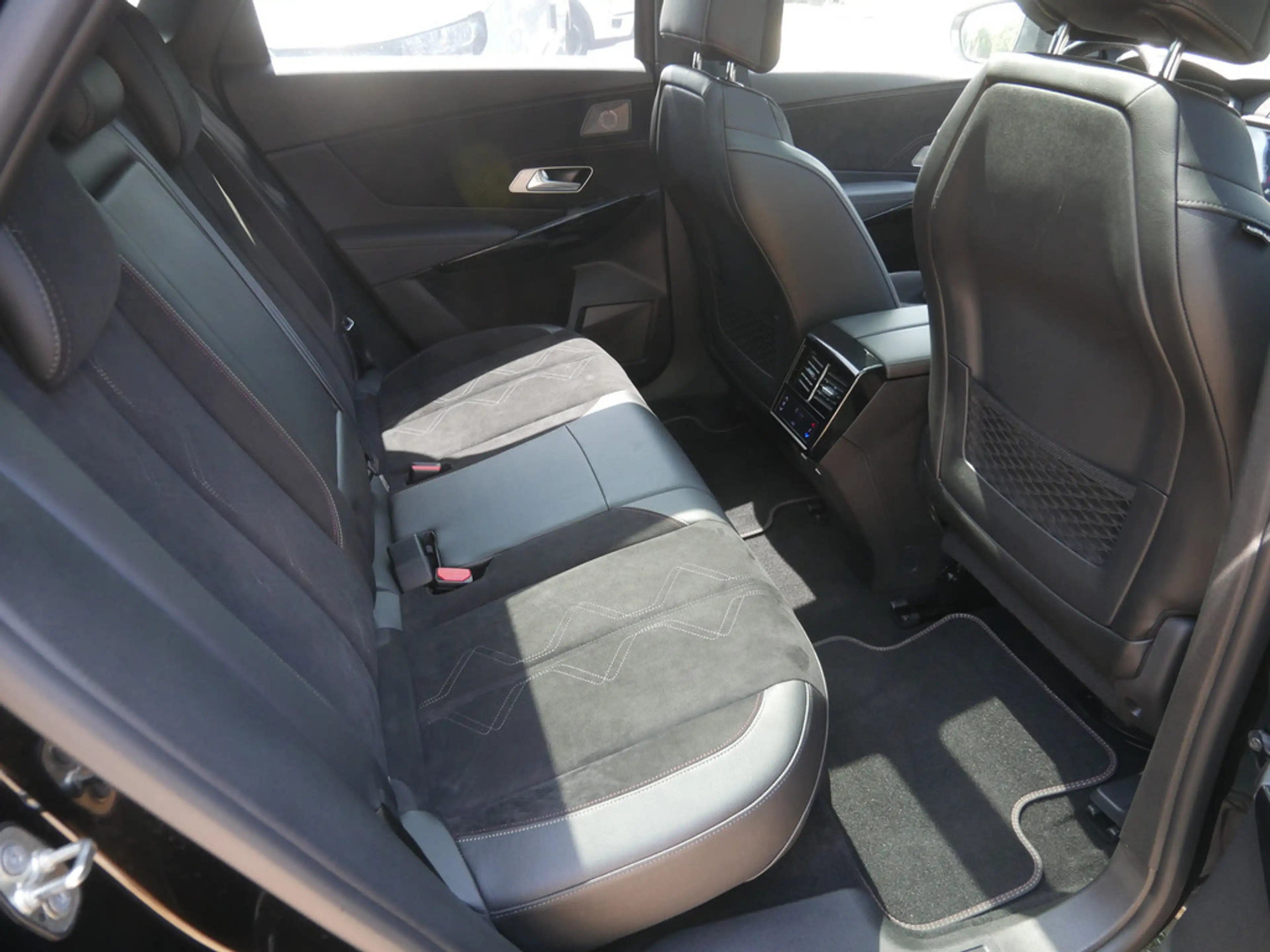 DS Automobiles DS 7 Crossback Performance Line+ BlueHDi 130 — photo 5
