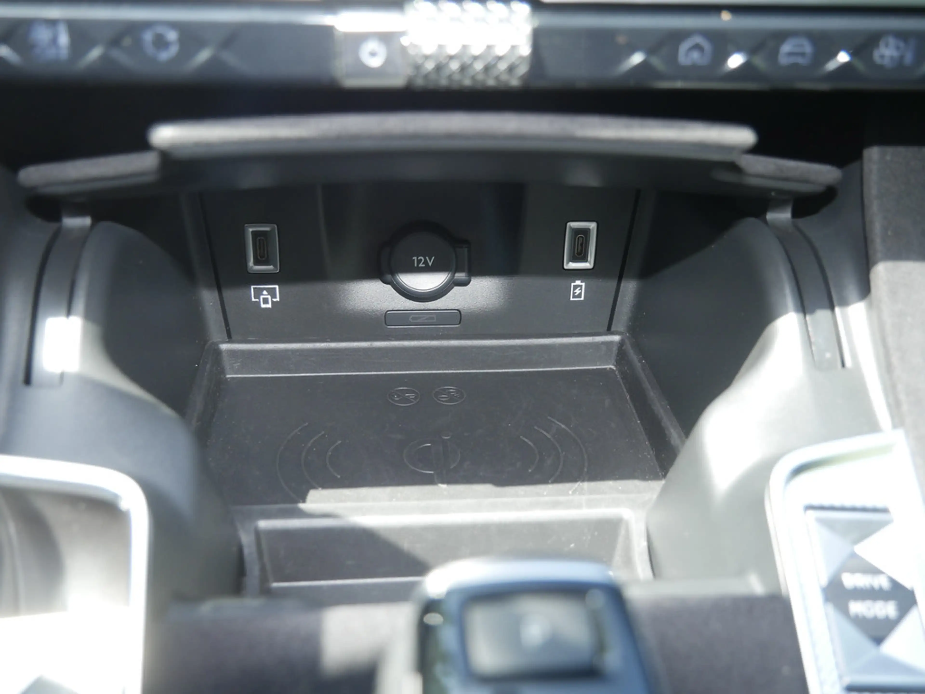DS Automobiles DS 7 Crossback Performance Line+ BlueHDi 130 — photo 11