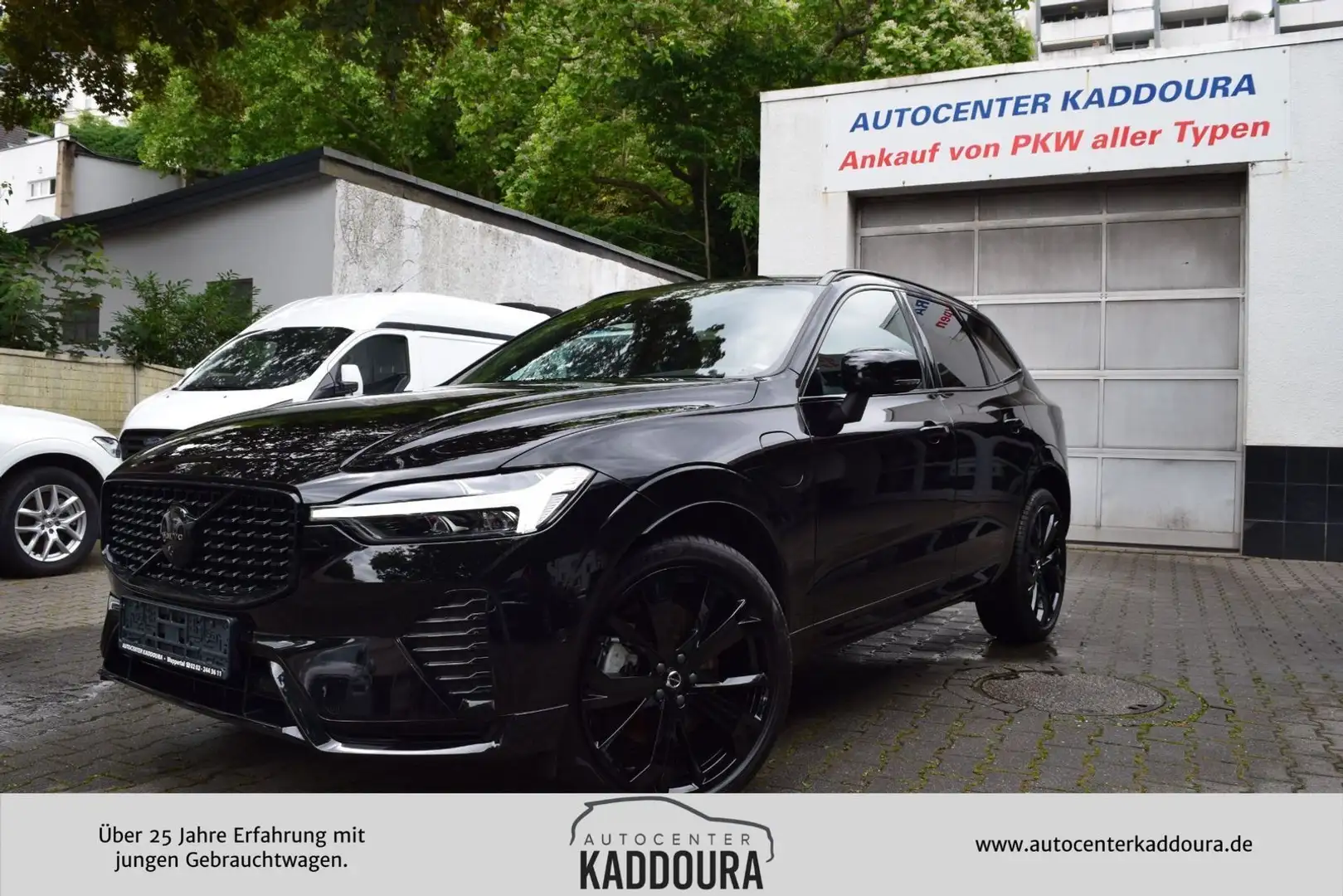 Volvo XC60 T6 Plus Black Edition Head-Up,Pano,360,H&K Schwarz - 1