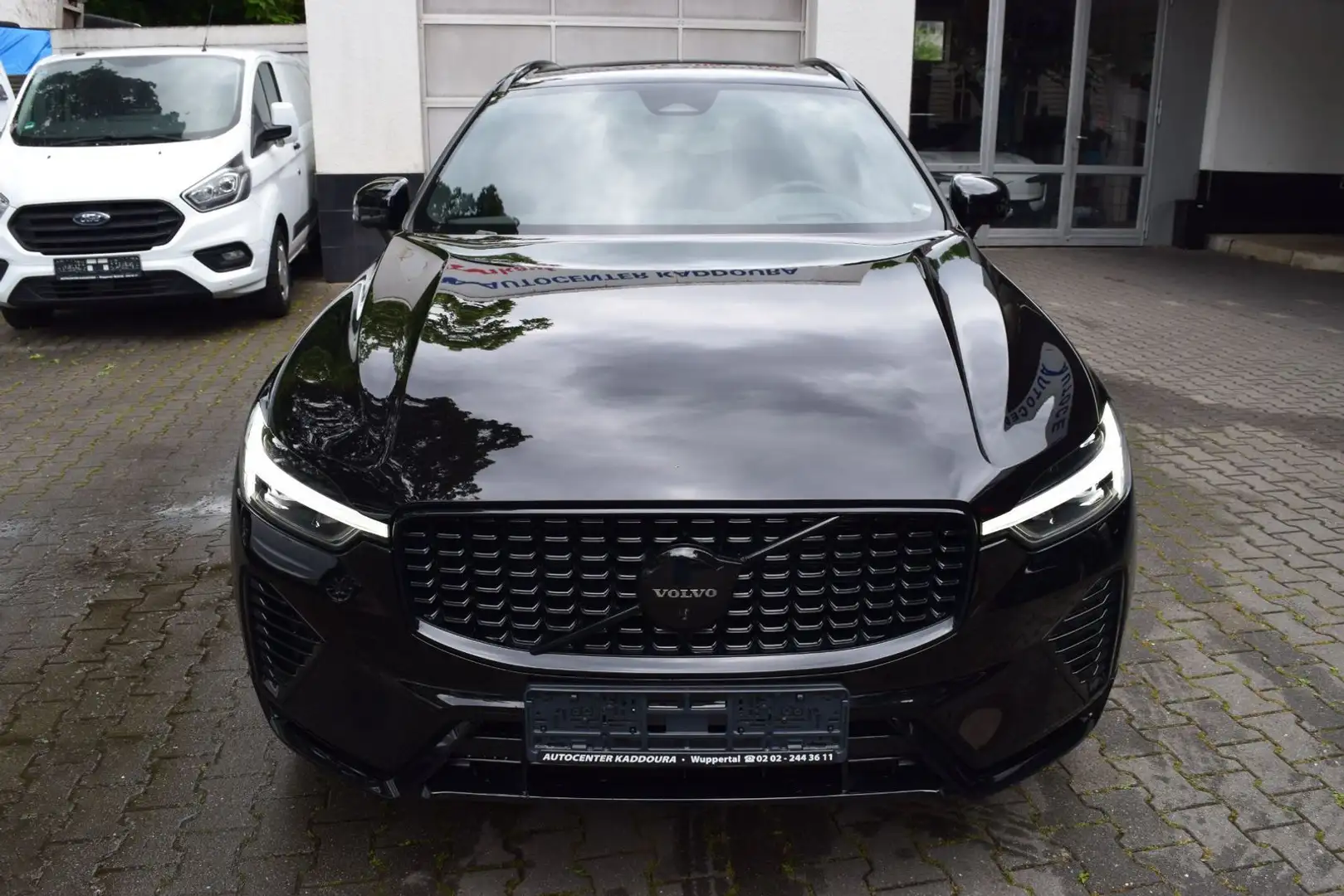 Volvo XC60 T6 Plus Black Edition Head-Up,Pano,360,H&K Schwarz - 2
