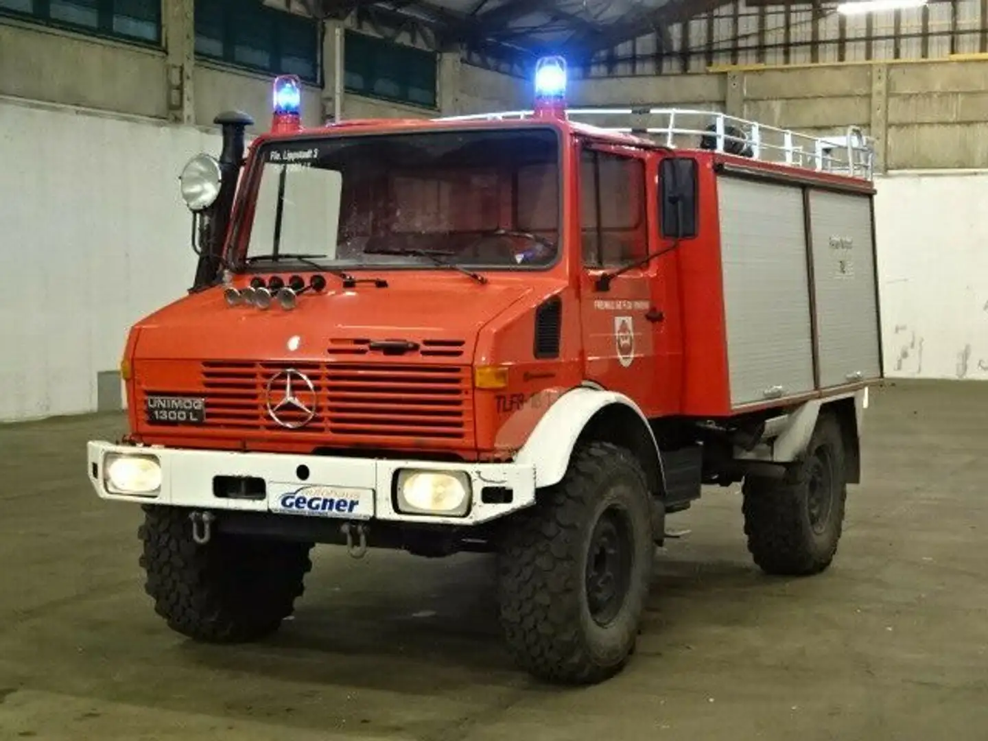 Unimog U1300L Feuerwehr Gerätewagen Red - 2