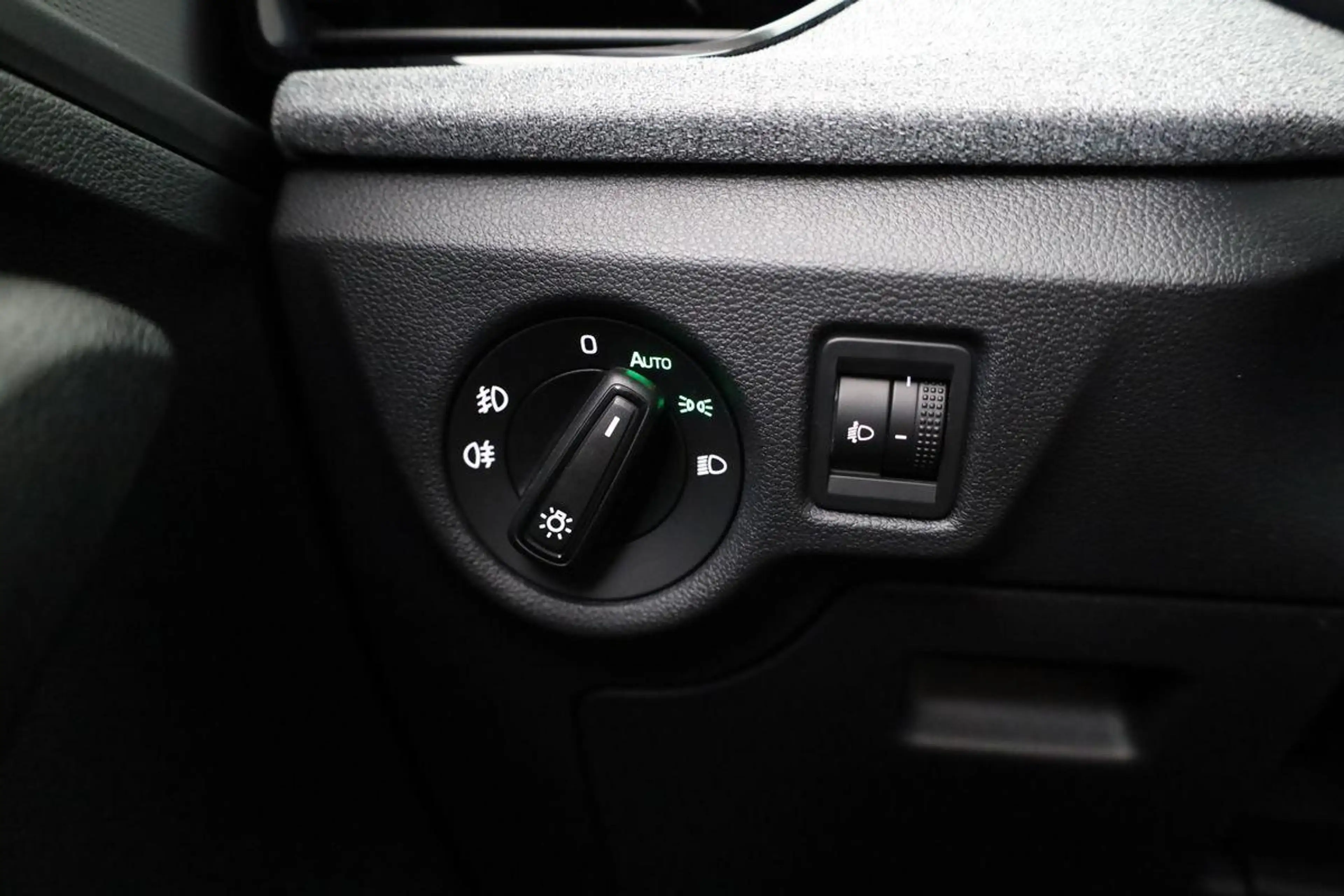 Skoda Kamiq Selection 1.5 TSI DSG Selection, AHK, LED, Kame... — photo 8