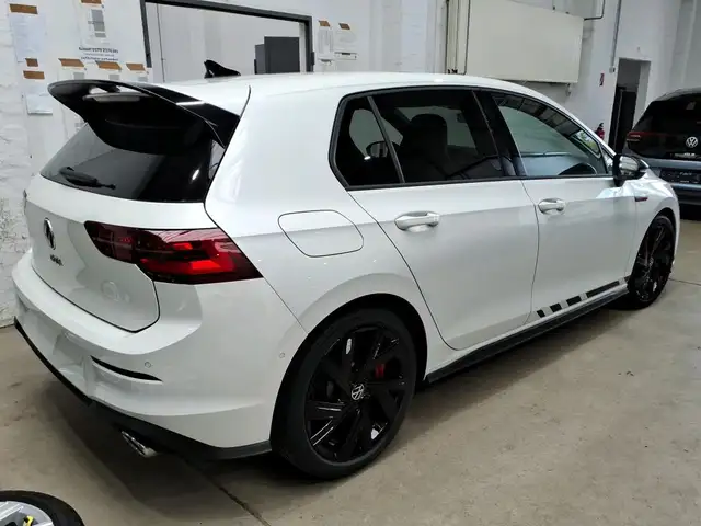 Volkswagen Golf view 4
