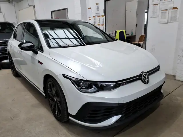 Volkswagen Golf view 2