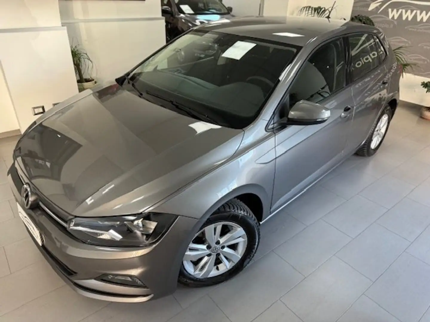 Volkswagen Polo 5p 1.6 tdi Comfortline 95cv KM CERT Grigio - 1