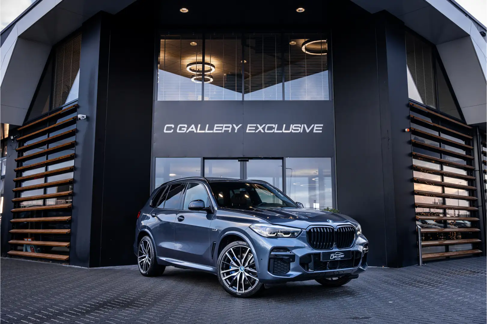 BMW X5 xDrive45e Executive - M Sport | Panorama | Swarovs Grijs - 1