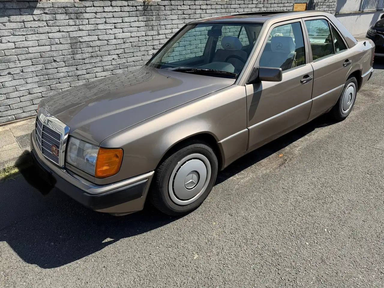 Mercedes-Benz 200 E 200, foto 1