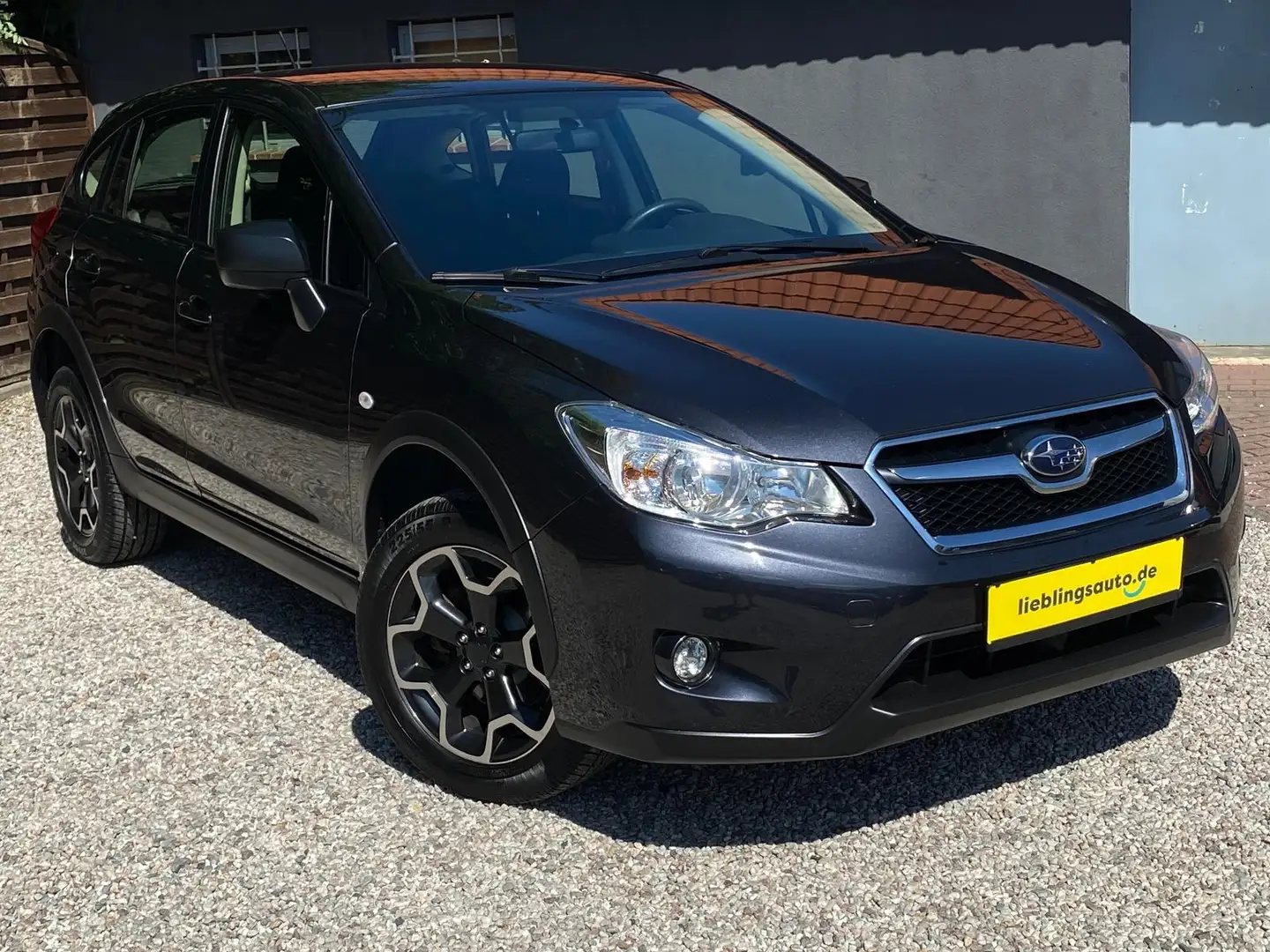 Subaru XV 2.0D 4x4 Allrad Klimaautomatik Parkhilfe Grau - 2