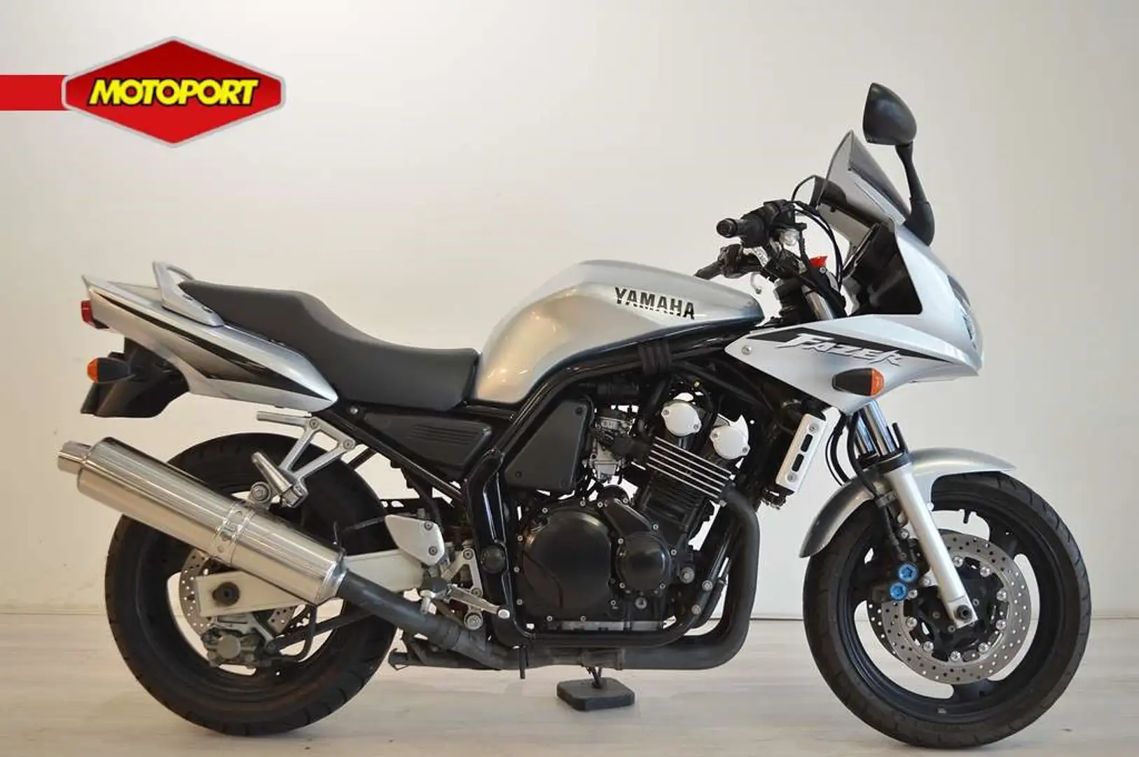 Yamaha FZS 600 FAZER Zilver - 1