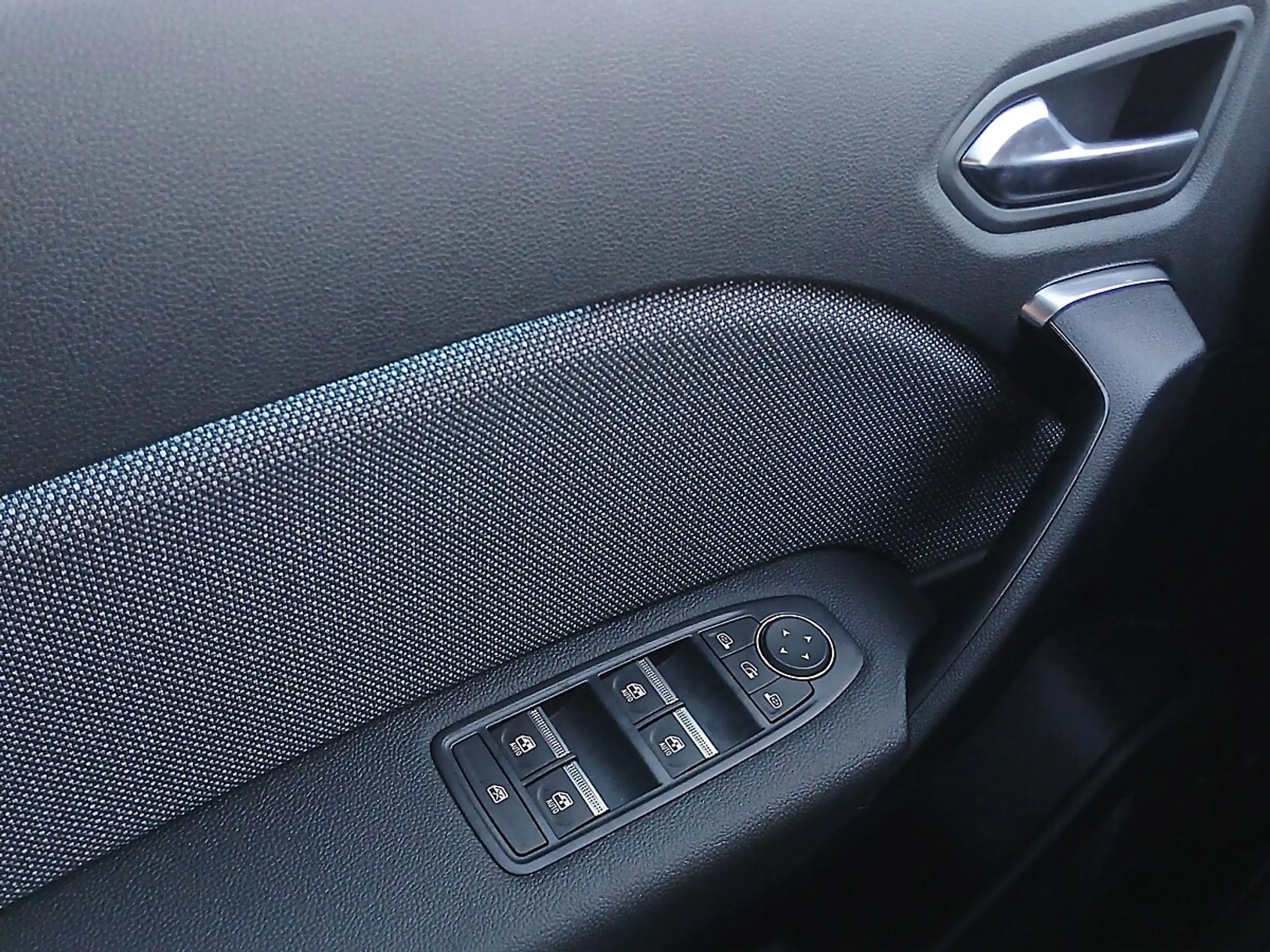Mitsubishi Grandis Intense 1,8 HEV Aut.               ab *€ 30.820... — photo 15