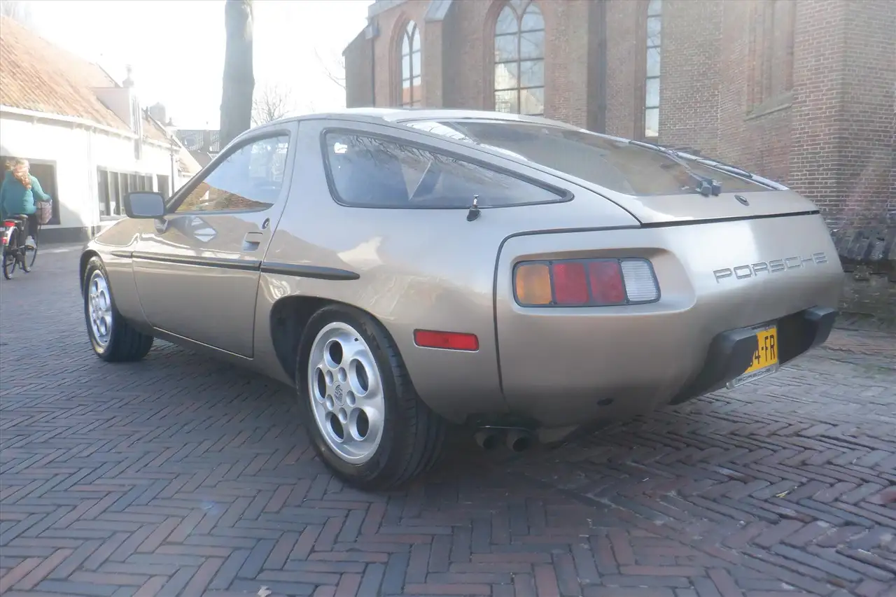Porsche 928 4.5 handgeschakeld - schuifdak, foto 9