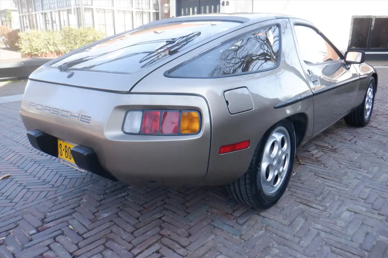 Porsche 928 4.5 handgeschakeld - schuifdak, foto 8