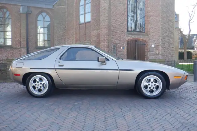Porsche 928 4.5 handgeschakeld - schuifdak