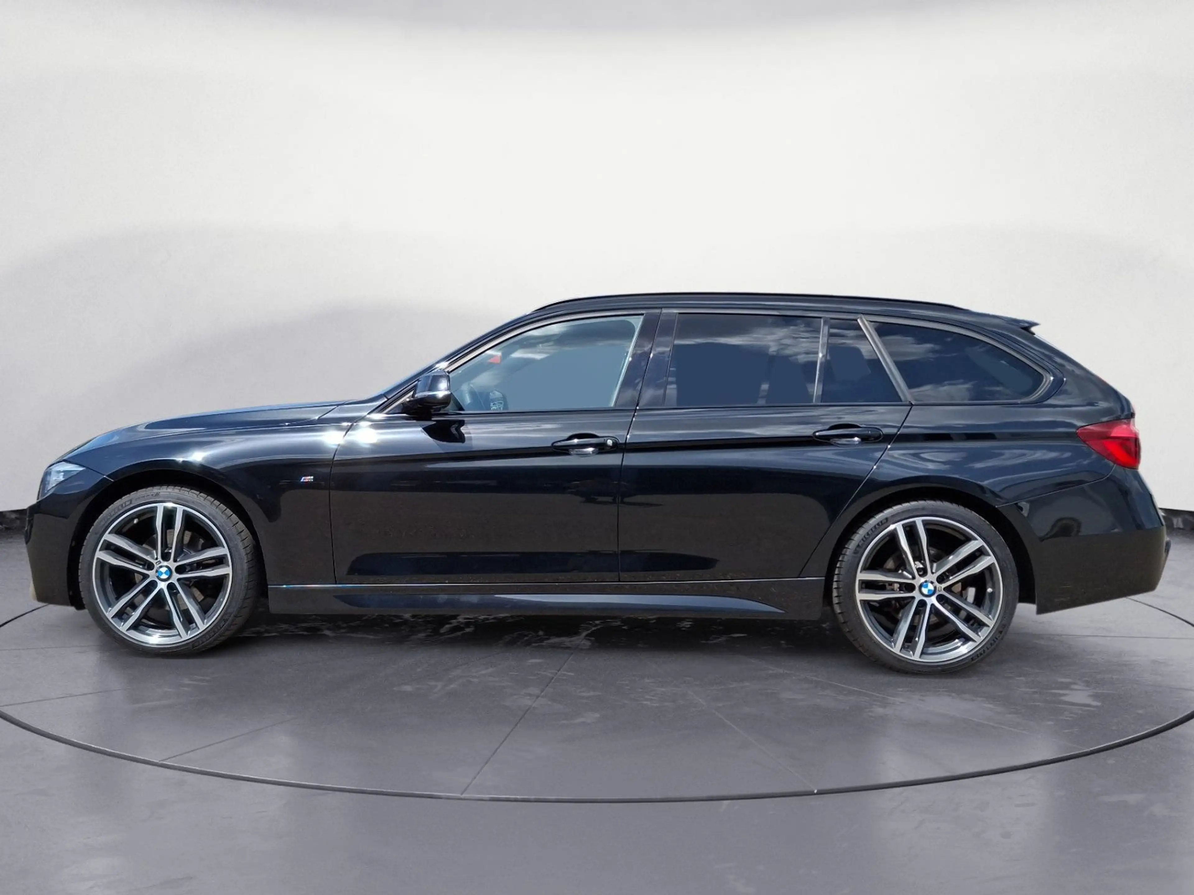 BMW 320 d xDrive Touring M Sport Head-Up AHK — photo 4