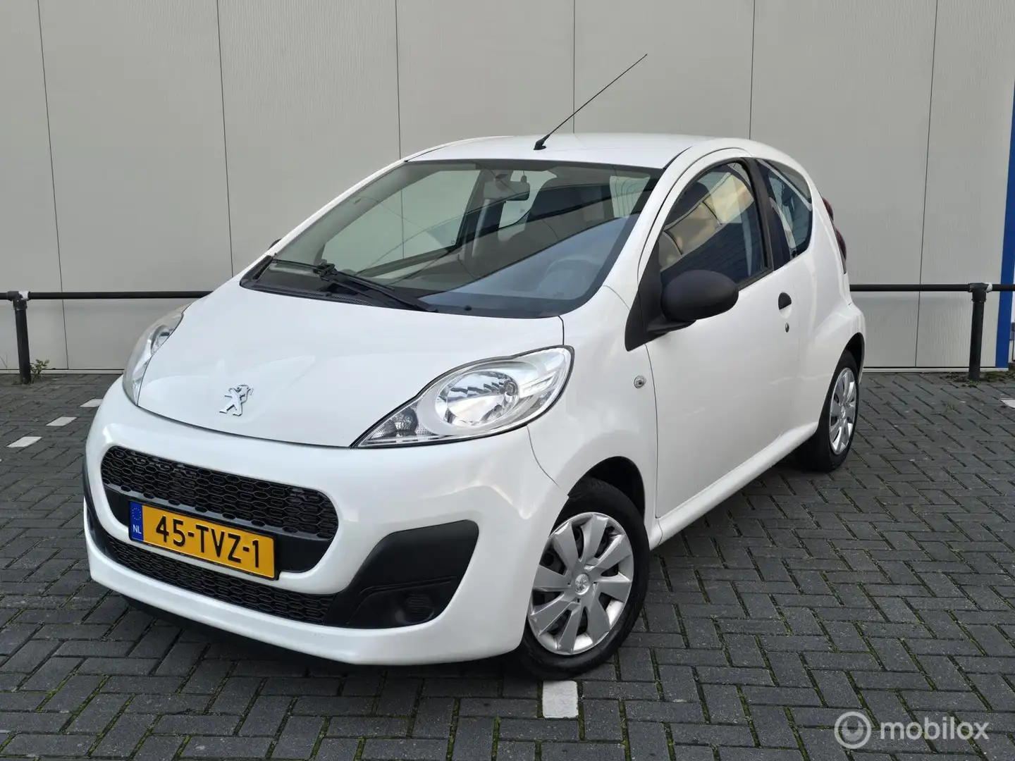 Peugeot 107 1.0 Access Nieuwe apk! 132DKM! Wit - 1