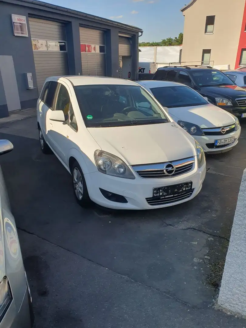 Opel Zafira B Design Edition White - 1
