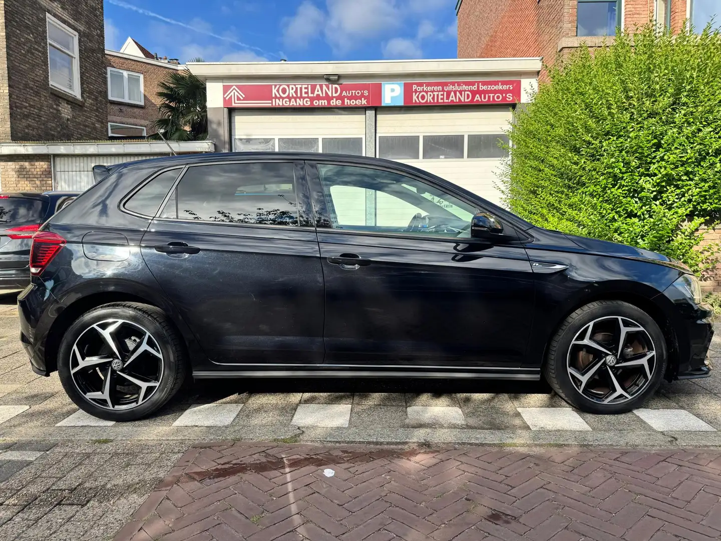 Volkswagen Polo 1.0 TSI Highline R-Line Panoramadak NL auto virt. Zwart - 2