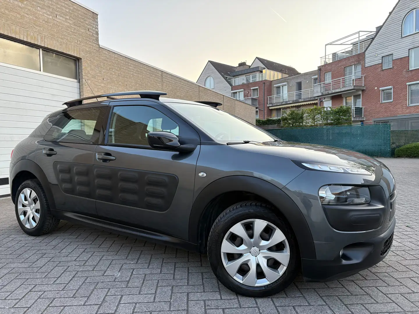 Citroen C4 Cactus 1.2 PureTech Shine Edition Urban / 12 M Garantie Gris - 1