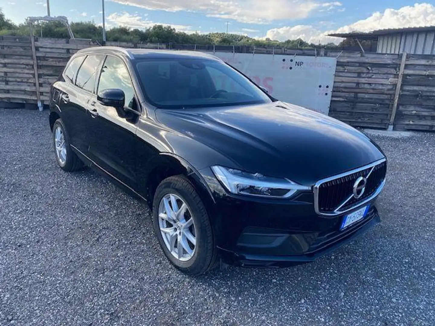 Volvo XC60 D4 AWD Geartronic Business Zwart - 1