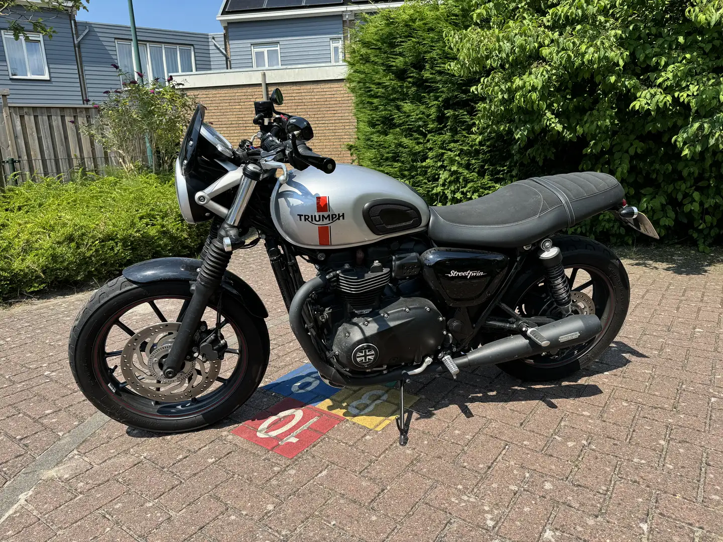 Triumph Street Twin - 1
