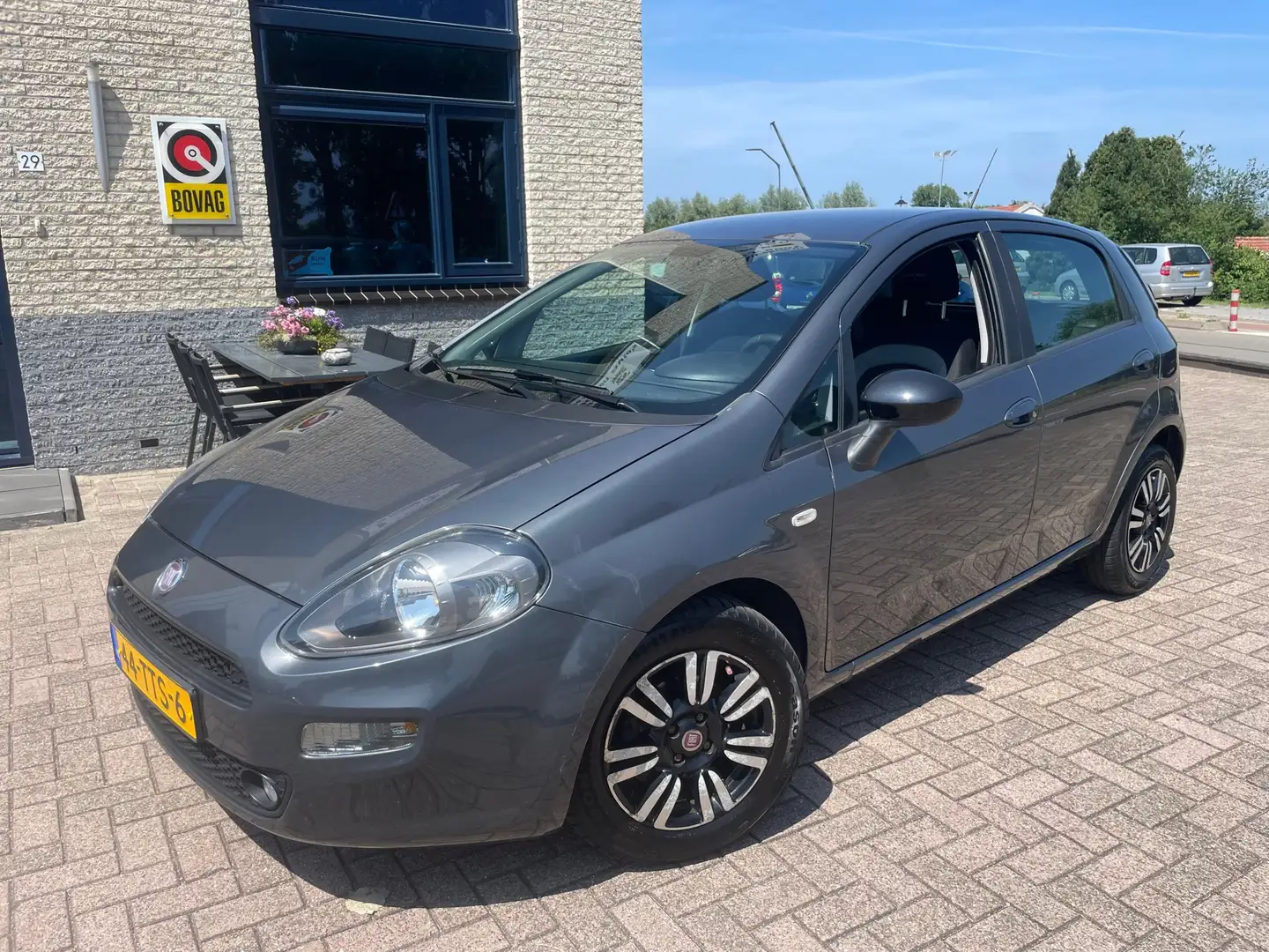 Fiat Punto Evo 0.9 TwinAir Pop- unieke kmstand-airco Gris - 1