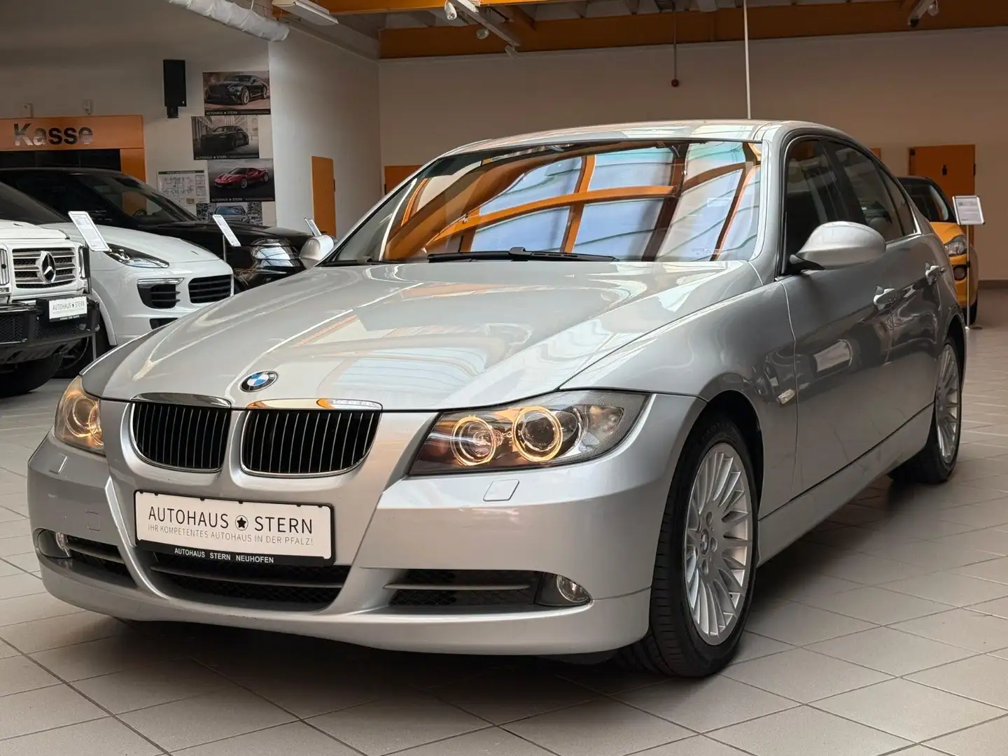 BMW 330 d|Navi|Xenon|PDC|Leder|100% Scheckheft Plateado - 1