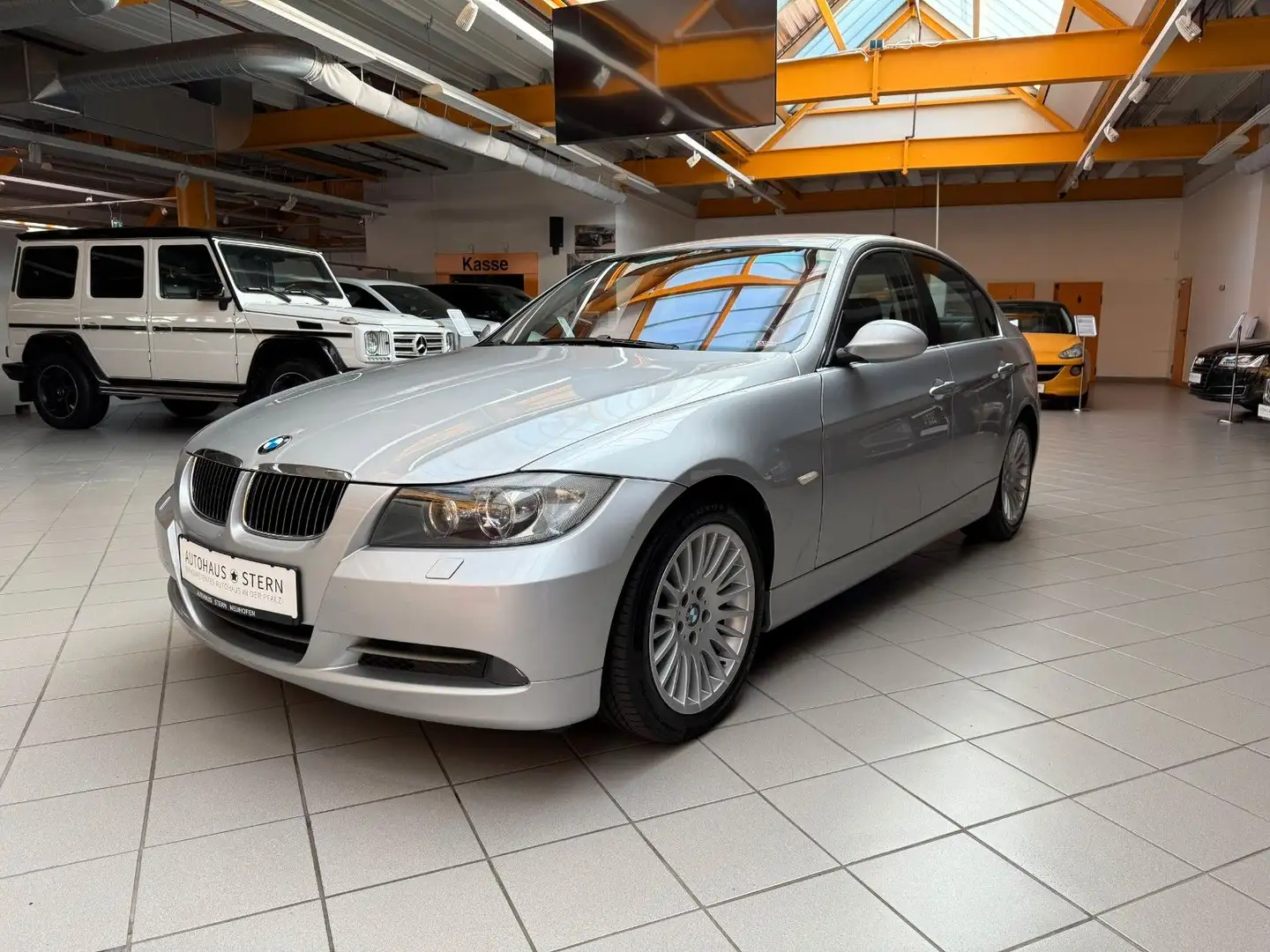 BMW 330 d|Navi|Xenon|PDC|Leder|100% Scheckheft Plateado - 2