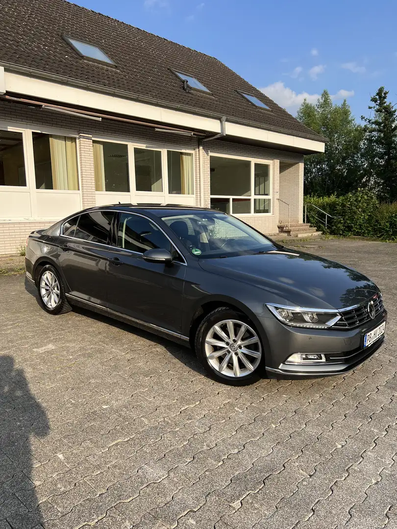 Volkswagen Passat 2.0 TDI (BlueMotion Technology) DSG Comfortline Grau - 1
