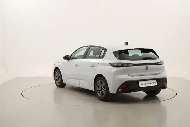 Peugeot 308 view 3