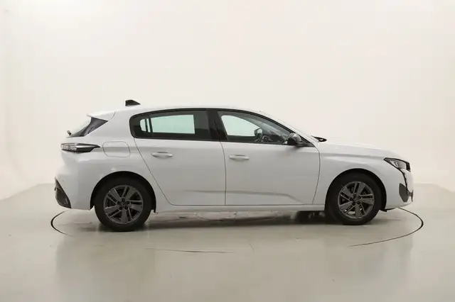 Peugeot 308 view 6